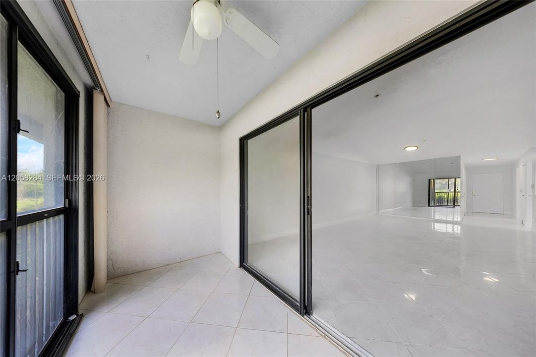 На продажу: $149,950 (2 спален, 2 ванн, 1170 Квадратных фут)