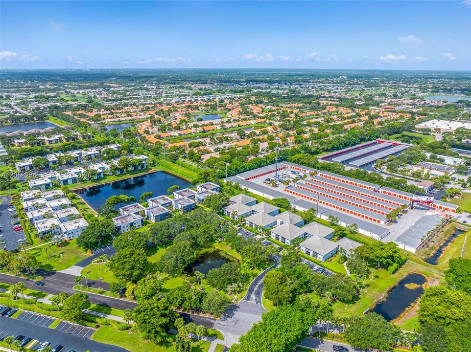 На продажу: $149,950 (2 спален, 2 ванн, 1170 Квадратных фут)