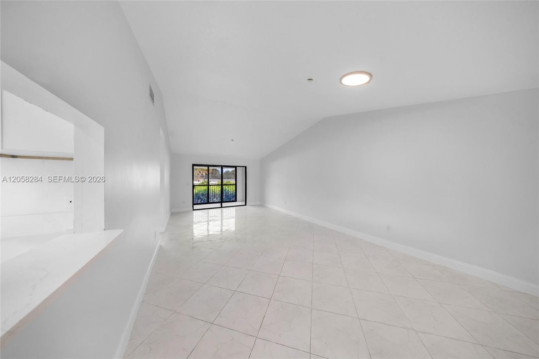 На продажу: $149,950 (2 спален, 2 ванн, 1170 Квадратных фут)