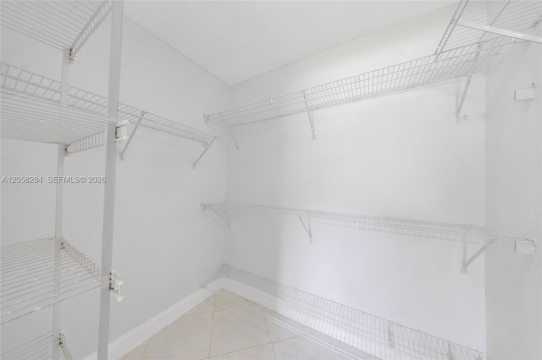 На продажу: $149,950 (2 спален, 2 ванн, 1170 Квадратных фут)