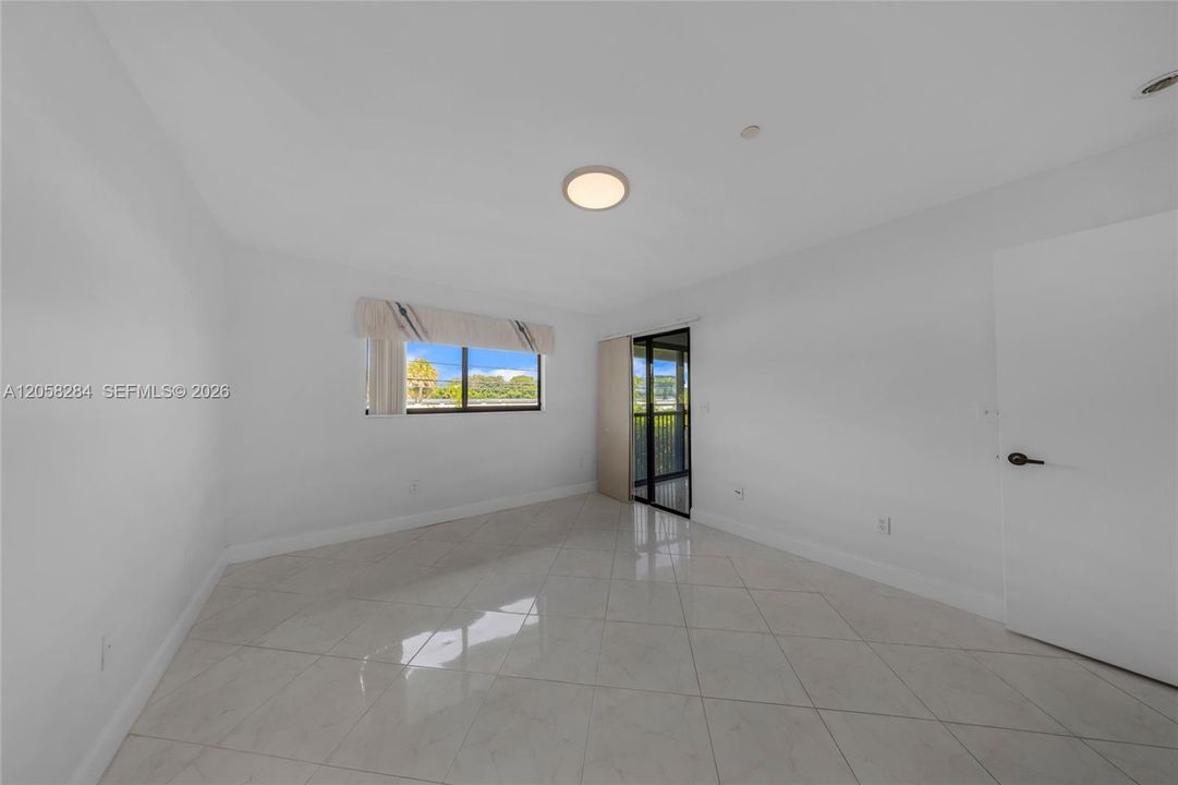 На продажу: $149,950 (2 спален, 2 ванн, 1170 Квадратных фут)