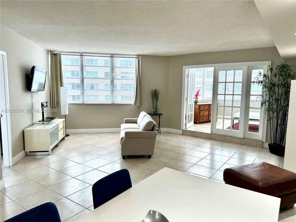 В аренду: $2,950 (2 спален, 2 ванн, 990 Квадратных фут)