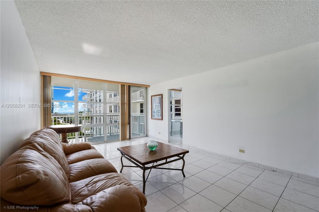 For Sale: $385,000 (2 beds, 2 baths, 1488 Square Feet)