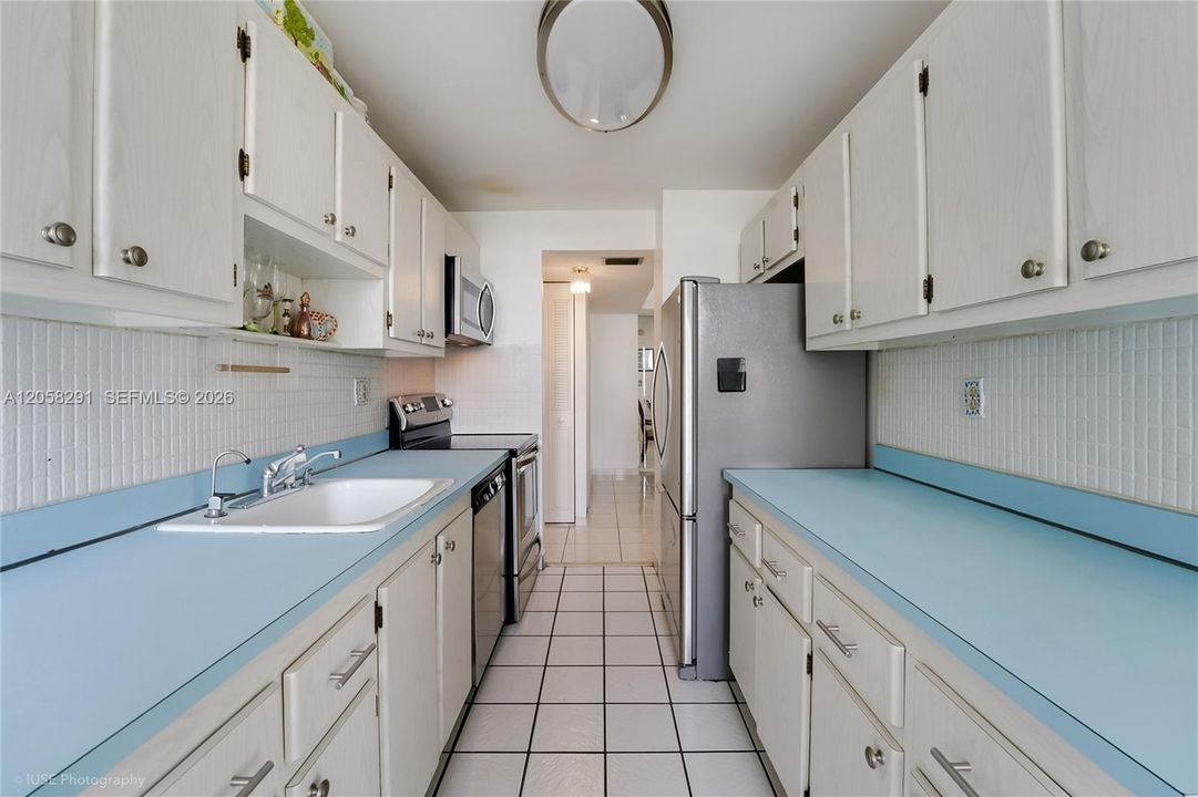 For Sale: $385,000 (2 beds, 2 baths, 1488 Square Feet)