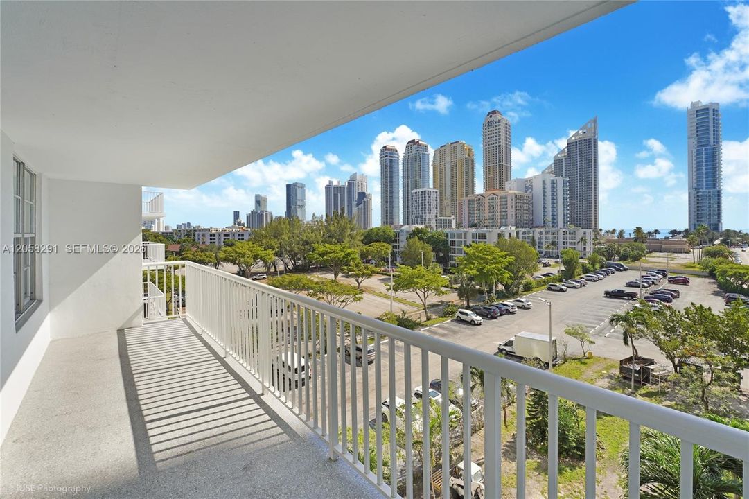 For Sale: $385,000 (2 beds, 2 baths, 1488 Square Feet)