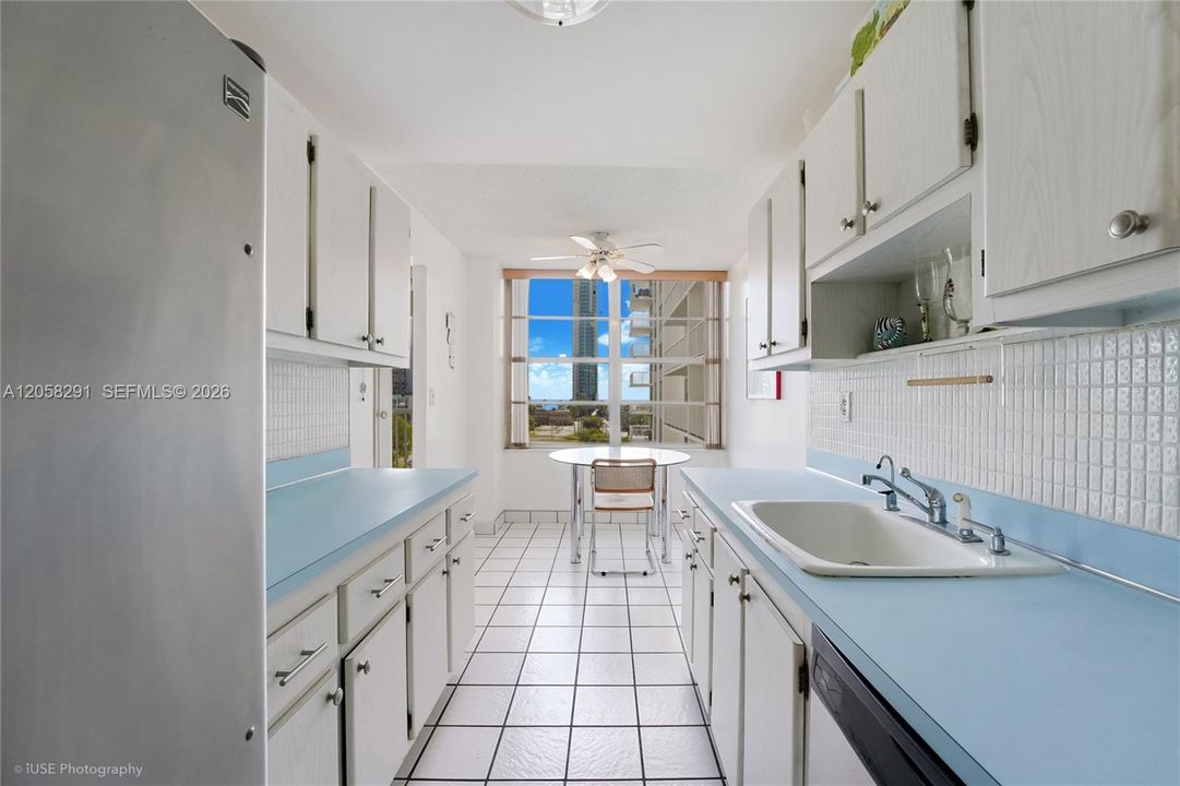 For Sale: $385,000 (2 beds, 2 baths, 1488 Square Feet)