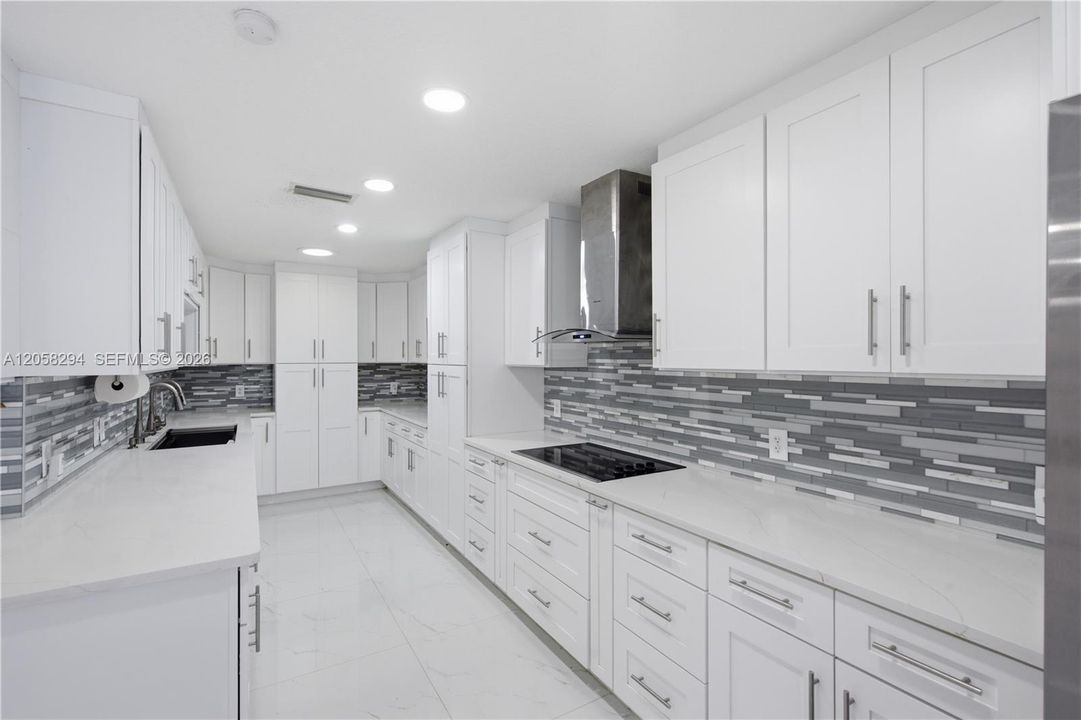 На продажу: $1,225,000 (5 спален, 4 ванн, 4401 Квадратных фут)