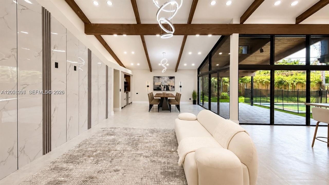 En Venta: $1,890,000 (5 camas, 3 baños, 2836 Pies cuadrados)