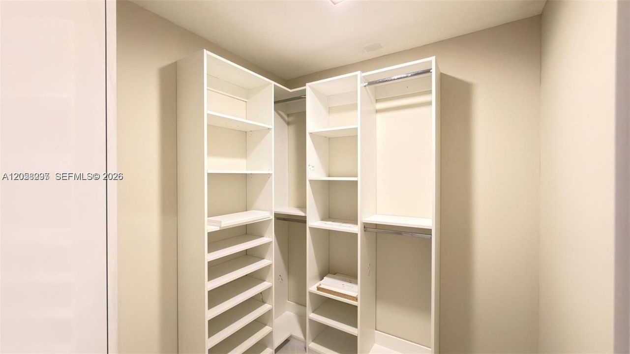 En Venta: $1,890,000 (5 camas, 3 baños, 2836 Pies cuadrados)