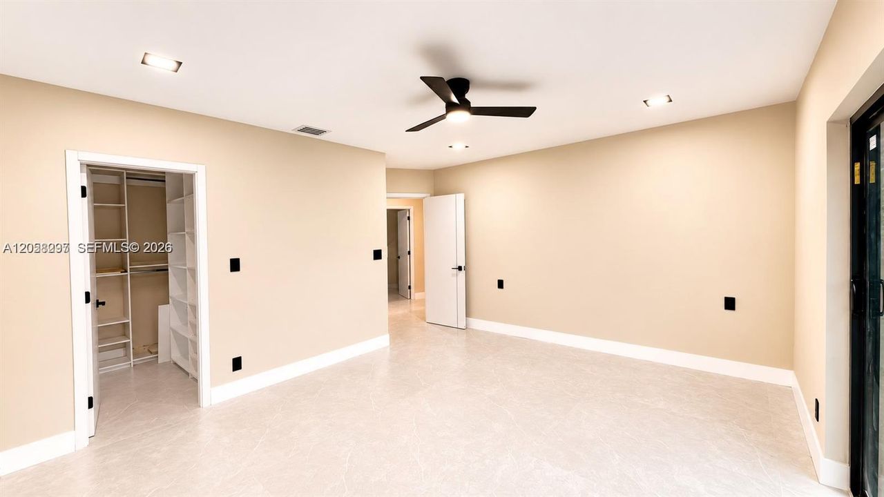 En Venta: $1,890,000 (5 camas, 3 baños, 2836 Pies cuadrados)