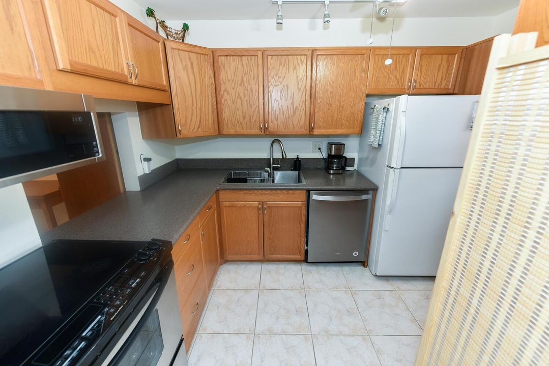 166 Lake Carol Dr West Palm-large-004-00
