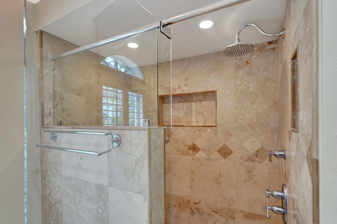 OVERSIZED SHOWER
