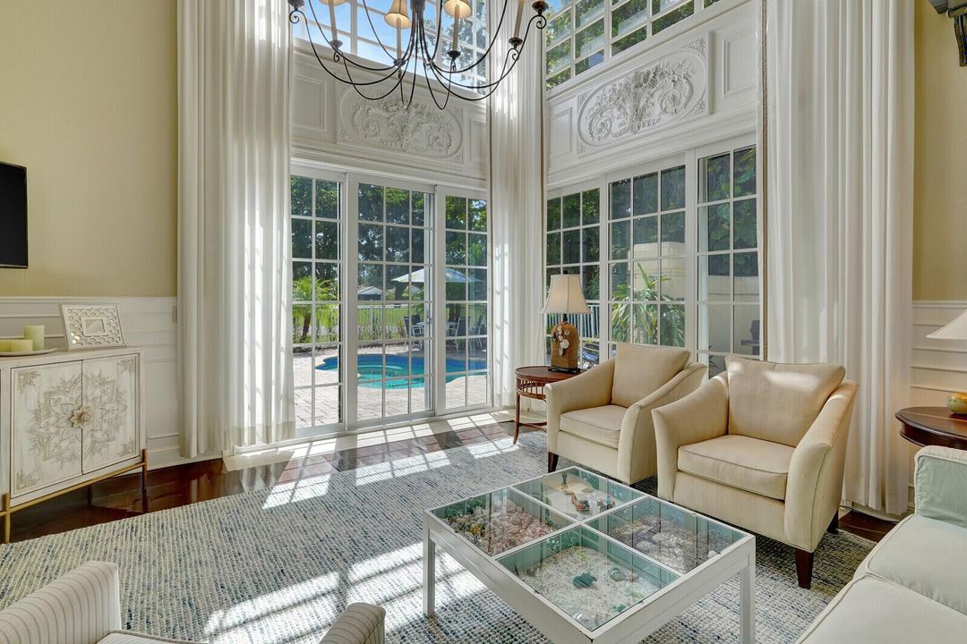 FLOODED WITH NATURAL LIGHT