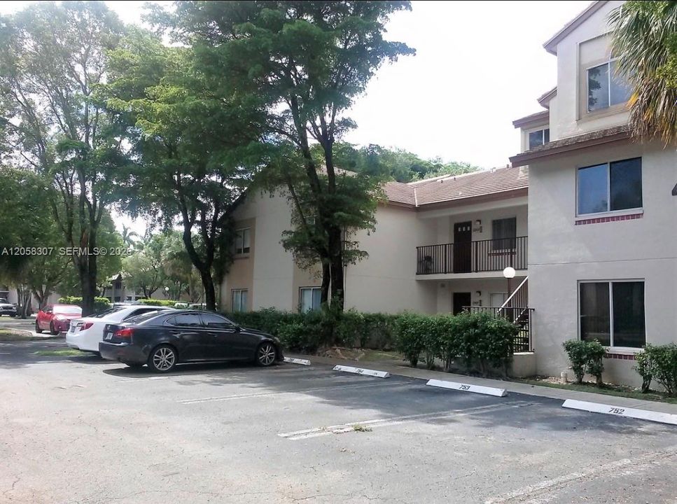 В аренду: $2,350 (1 спален, 1 ванн, 978 Квадратных фут)