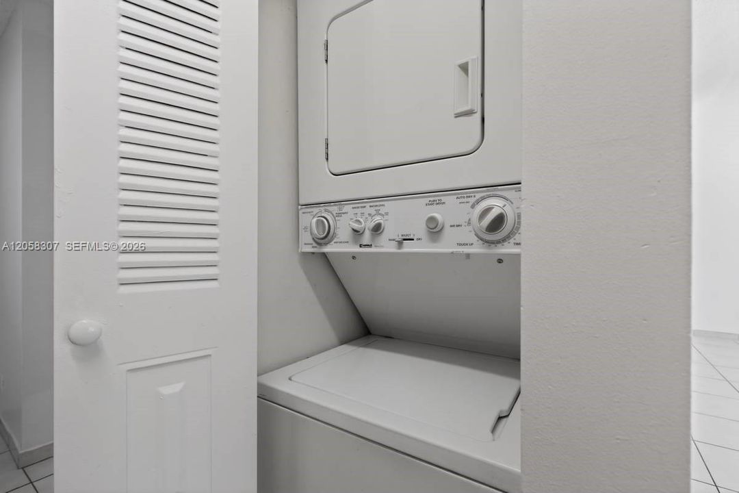 В аренду: $2,350 (1 спален, 1 ванн, 978 Квадратных фут)