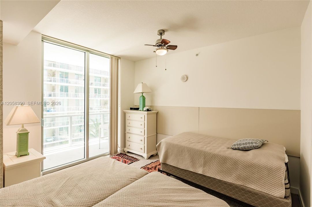 В аренду: $4,400 (2 спален, 2 ванн, 1107 Квадратных фут)