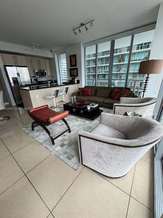 В аренду: $4,400 (2 спален, 2 ванн, 1107 Квадратных фут)