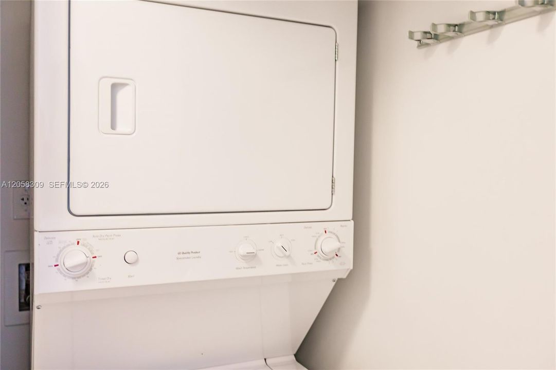 В аренду: $4,400 (2 спален, 2 ванн, 1107 Квадратных фут)
