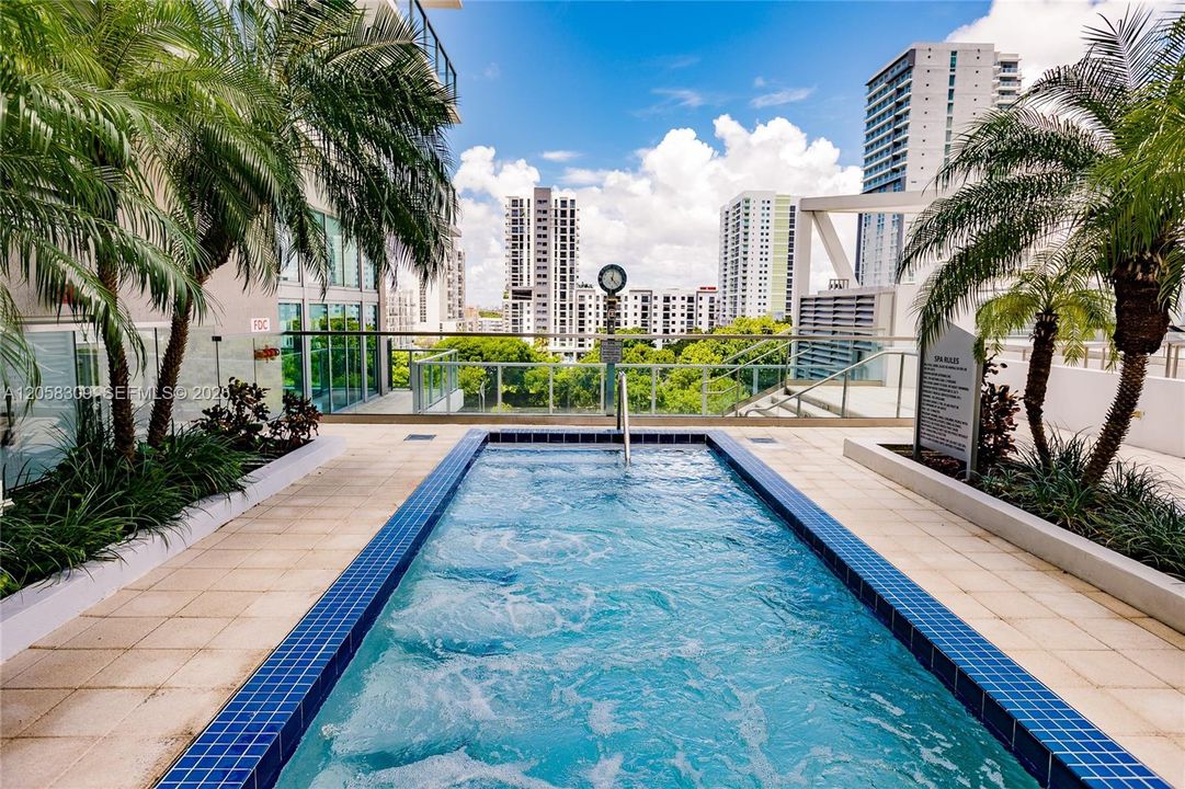 В аренду: $4,400 (2 спален, 2 ванн, 1107 Квадратных фут)
