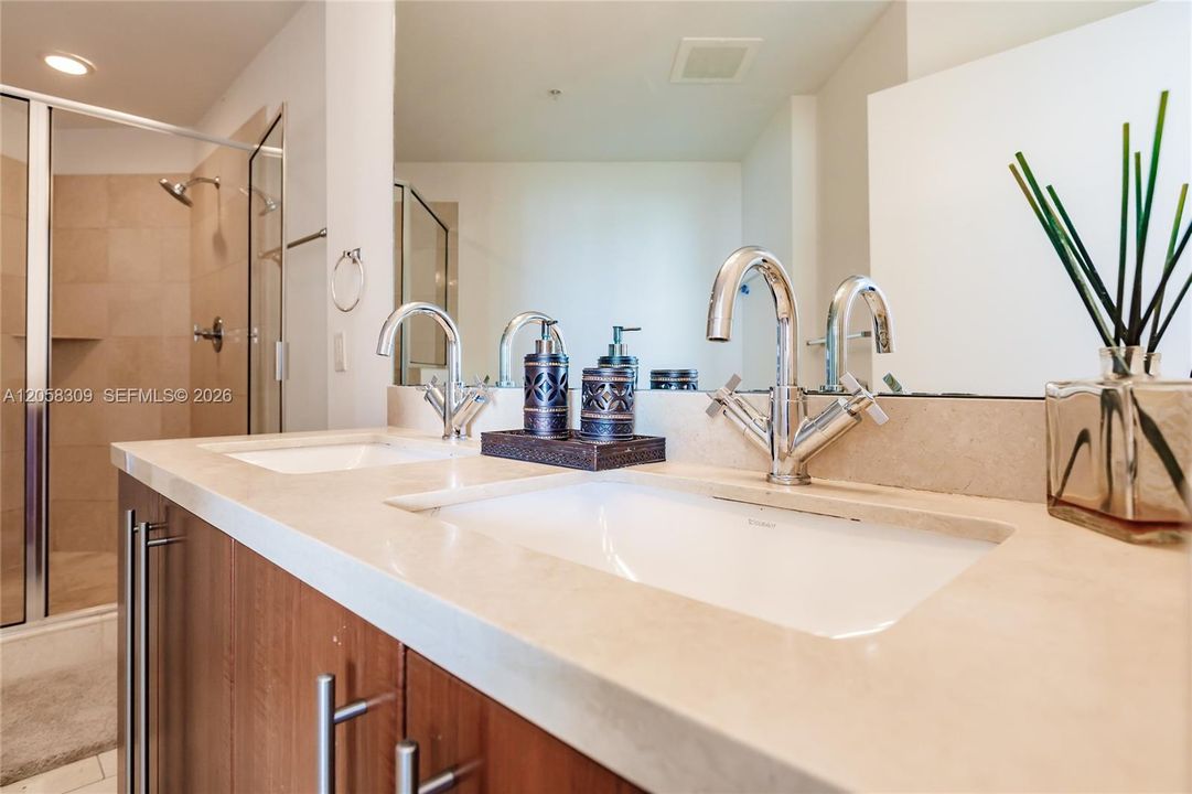 В аренду: $4,400 (2 спален, 2 ванн, 1107 Квадратных фут)