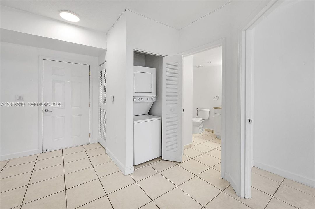 На продажу: $375,000 (2 спален, 2 ванн, 898 Квадратных фут)