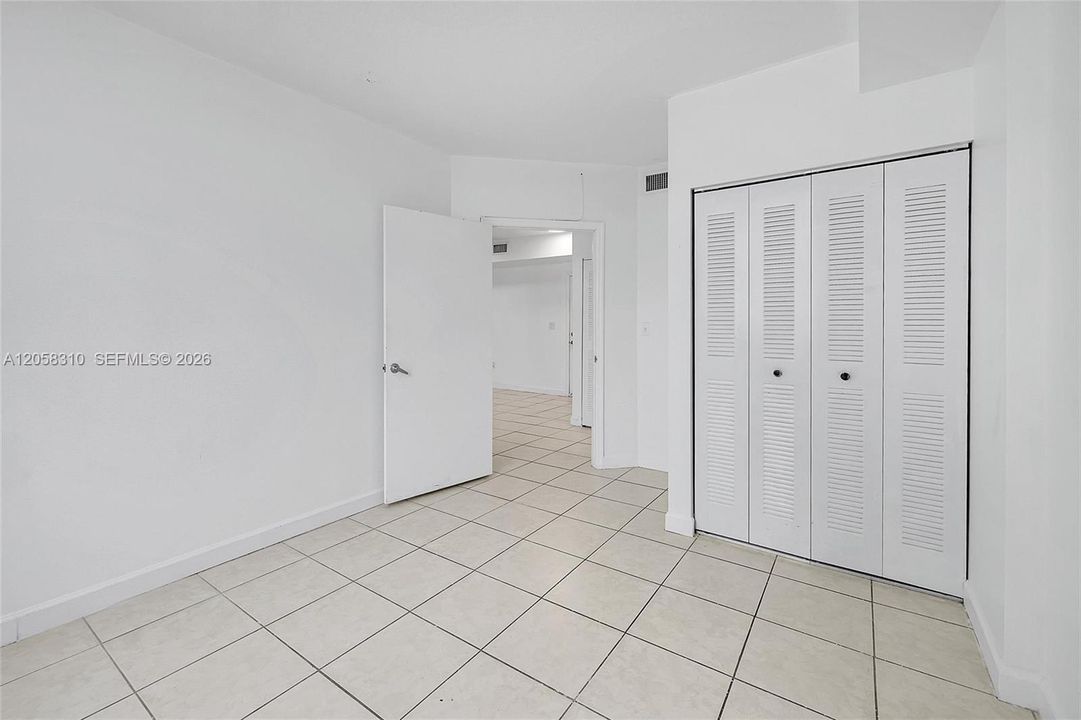 На продажу: $375,000 (2 спален, 2 ванн, 898 Квадратных фут)