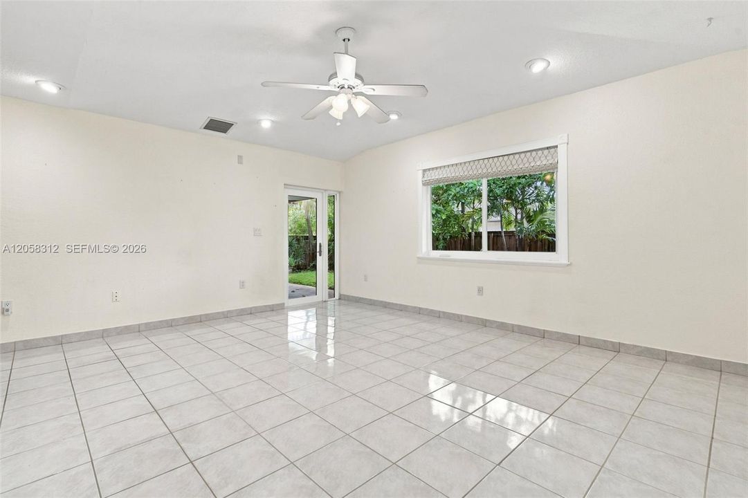 For Sale: $899,999 (3 beds, 3 baths, 2200 Square Feet)