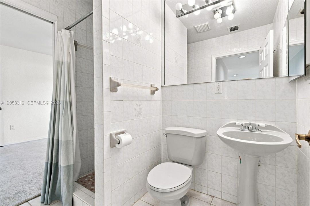 For Sale: $899,999 (3 beds, 3 baths, 2200 Square Feet)