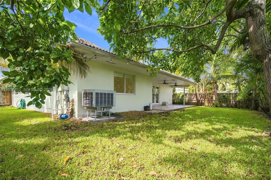 For Sale: $899,999 (3 beds, 3 baths, 2200 Square Feet)