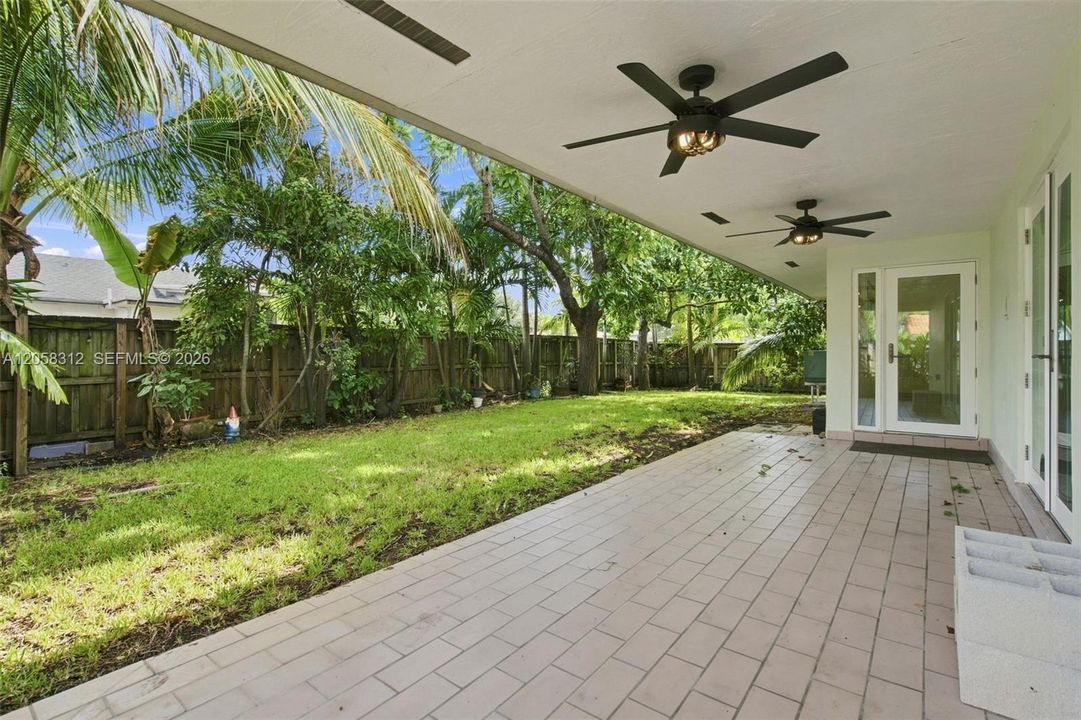 For Sale: $899,999 (3 beds, 3 baths, 2200 Square Feet)