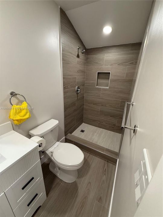For Rent: $1,500 (1 beds, 1 baths, 1090 Square Feet)
