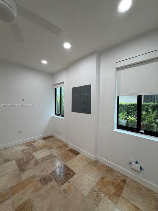 For Rent: $1,500 (1 beds, 1 baths, 400 Square Feet)