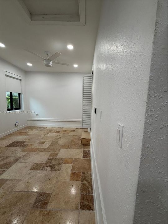 For Rent: $1,500 (1 beds, 1 baths, 400 Square Feet)