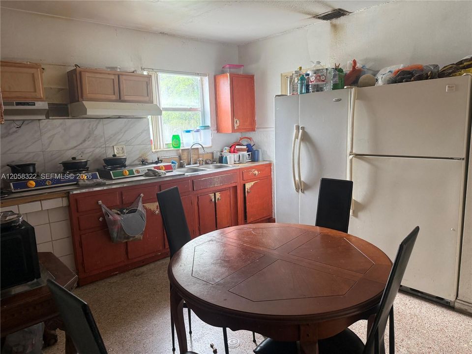 На продажу: $369,900 (7 спален, 4 ванн, 1569 Квадратных фут)