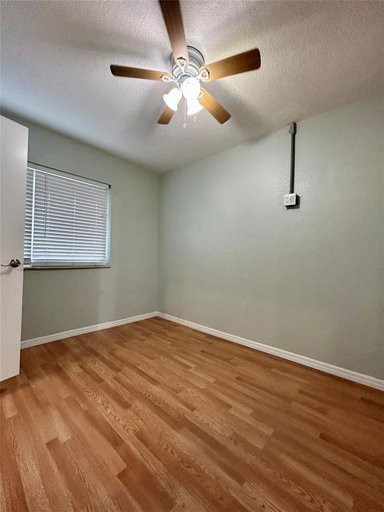 Bonus room/office/extra bedroom