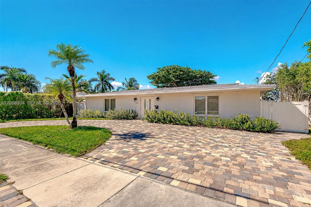For Sale: $1,890,000 (3 beds, 2 baths, 1800 Square Feet)
