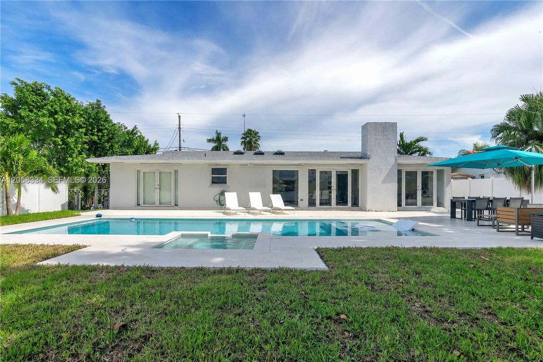 For Sale: $1,890,000 (3 beds, 2 baths, 1800 Square Feet)