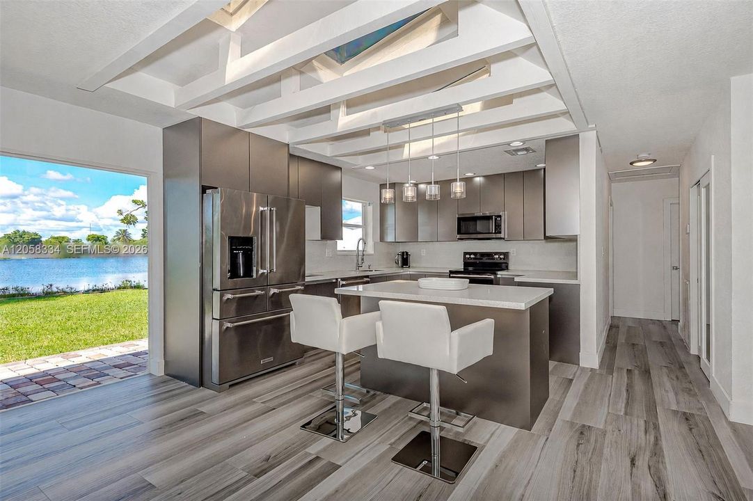 For Sale: $1,890,000 (3 beds, 2 baths, 1800 Square Feet)