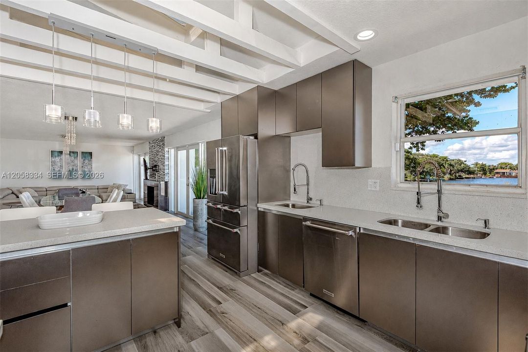 For Sale: $1,890,000 (3 beds, 2 baths, 1800 Square Feet)