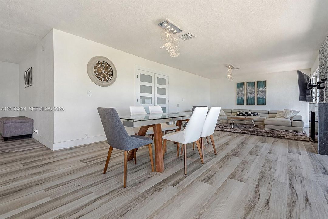 For Sale: $1,890,000 (3 beds, 2 baths, 1800 Square Feet)