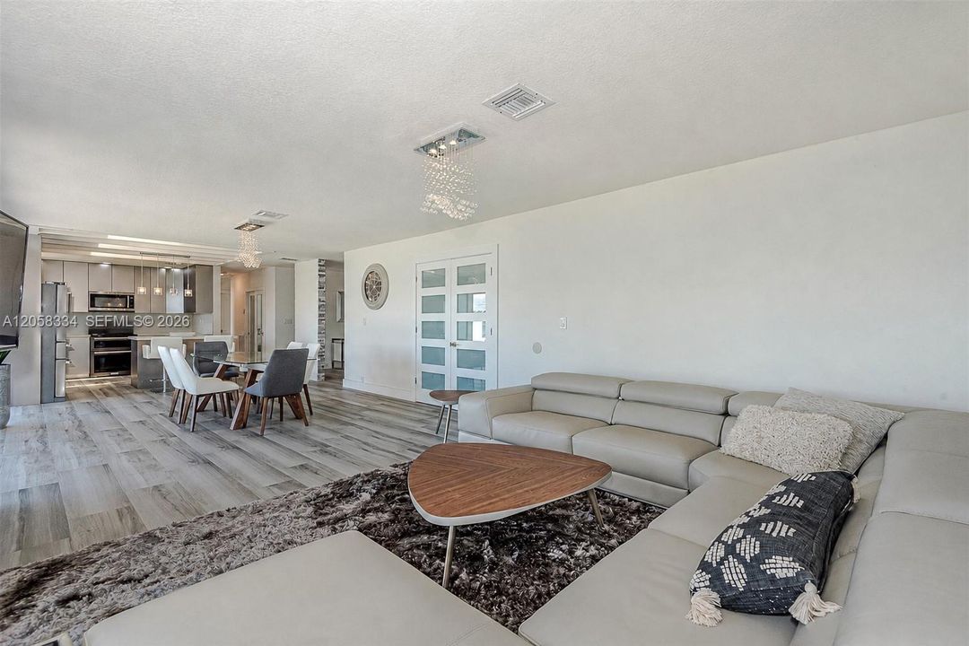 For Sale: $1,890,000 (3 beds, 2 baths, 1800 Square Feet)