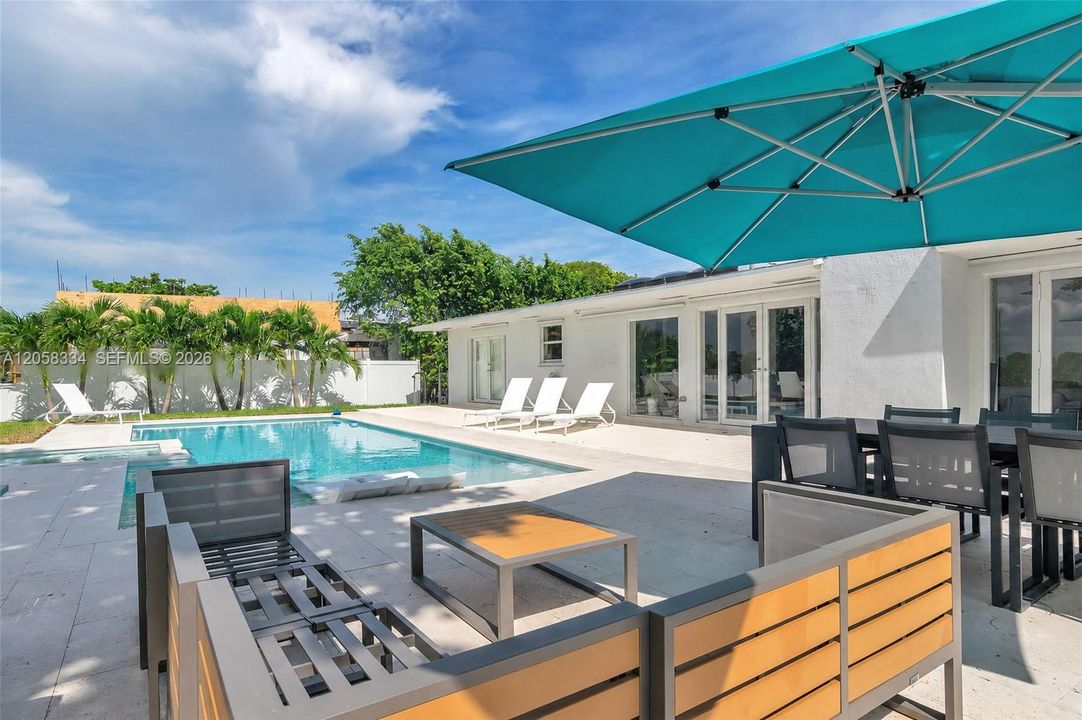For Sale: $1,890,000 (3 beds, 2 baths, 1800 Square Feet)