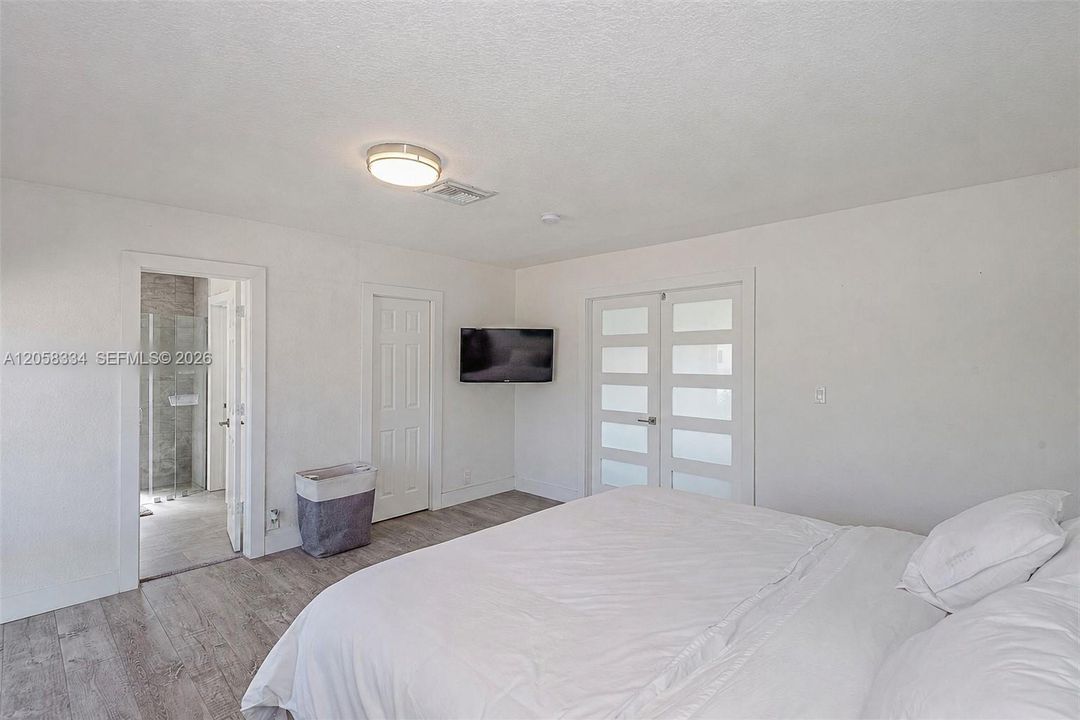 For Sale: $1,890,000 (3 beds, 2 baths, 1800 Square Feet)