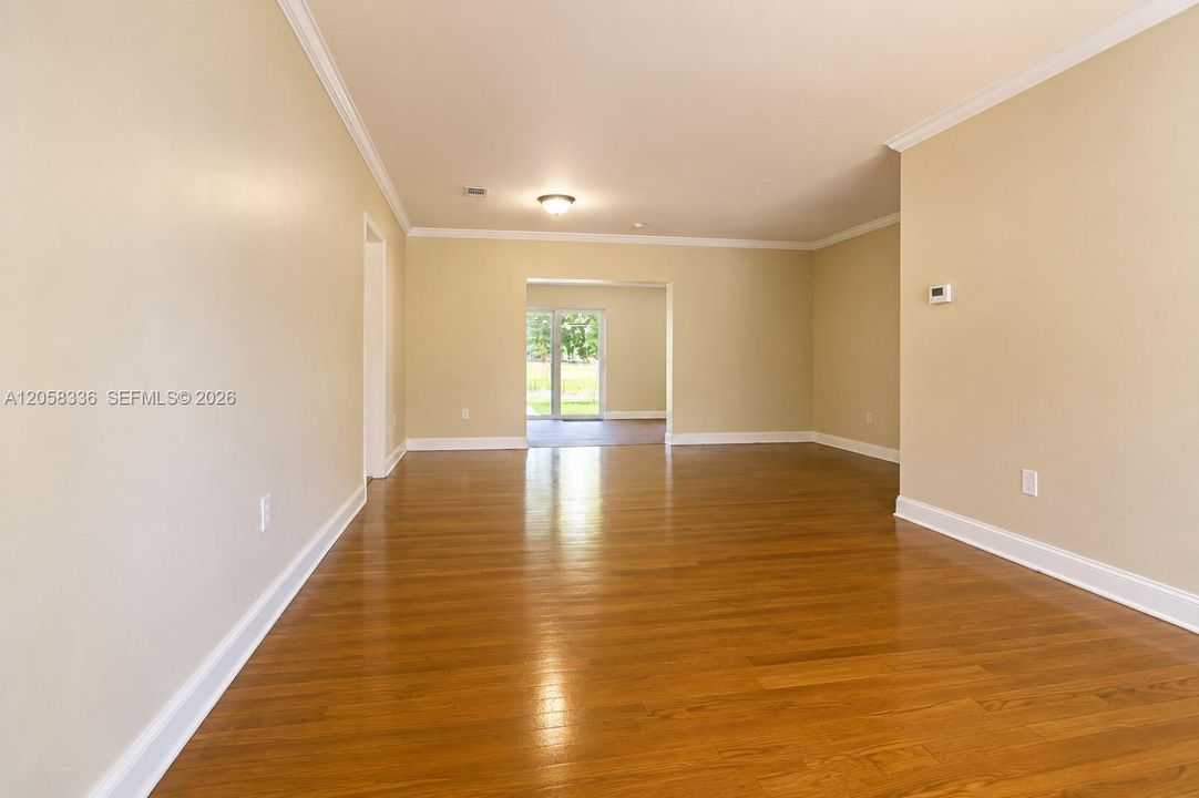 En Venta: $749,999 (3 camas, 3 baños, 1696 Pies cuadrados)