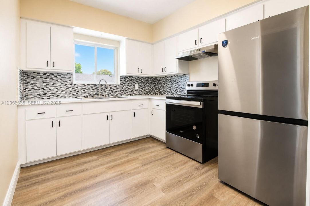 En Venta: $749,999 (3 camas, 3 baños, 1696 Pies cuadrados)