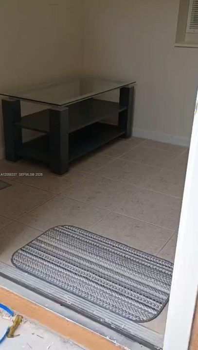 For Rent: $1,000 (0 beds, 1 baths, 2193 Square Feet)