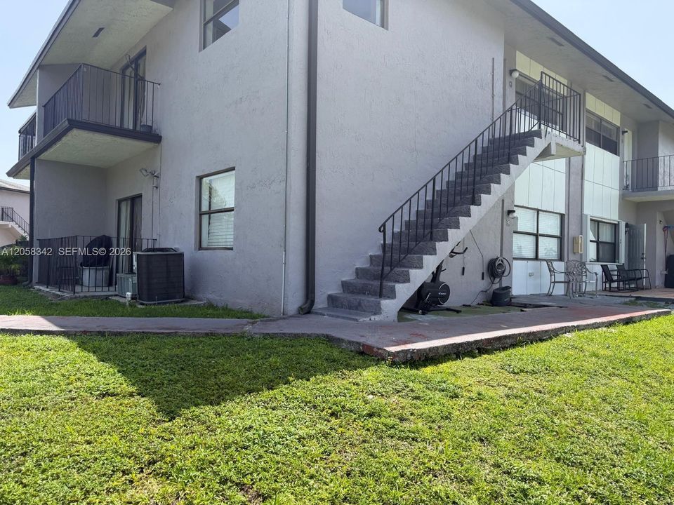 En Venta: $292,000 (2 camas, 2 baños, 856 Pies cuadrados)