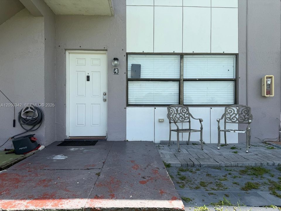 En Venta: $292,000 (2 camas, 2 baños, 856 Pies cuadrados)