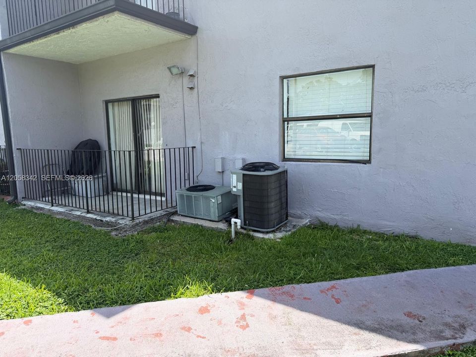 En Venta: $292,000 (2 camas, 2 baños, 856 Pies cuadrados)