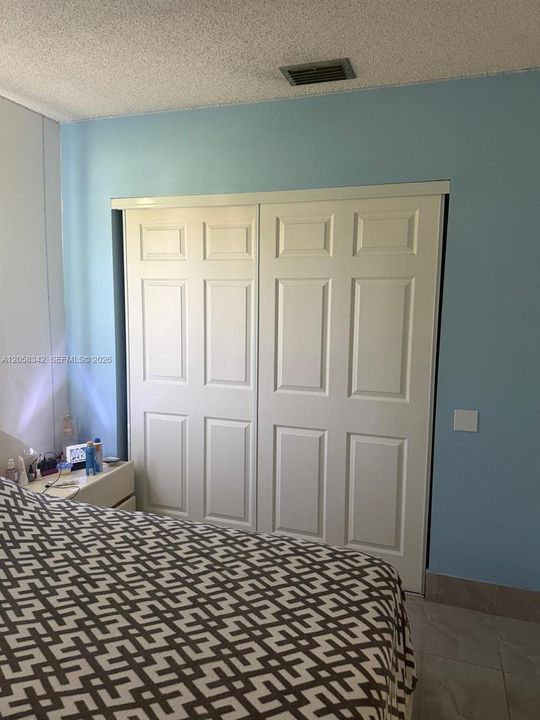 En Venta: $292,000 (2 camas, 2 baños, 856 Pies cuadrados)